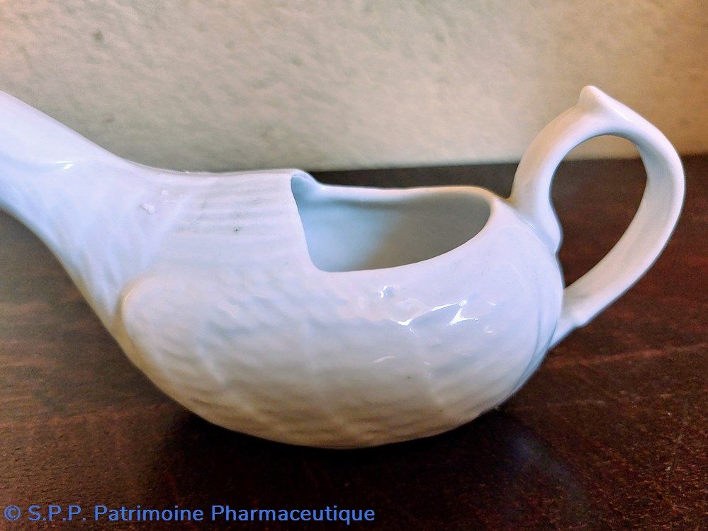 science pharmacie biberon de malade canard de malade