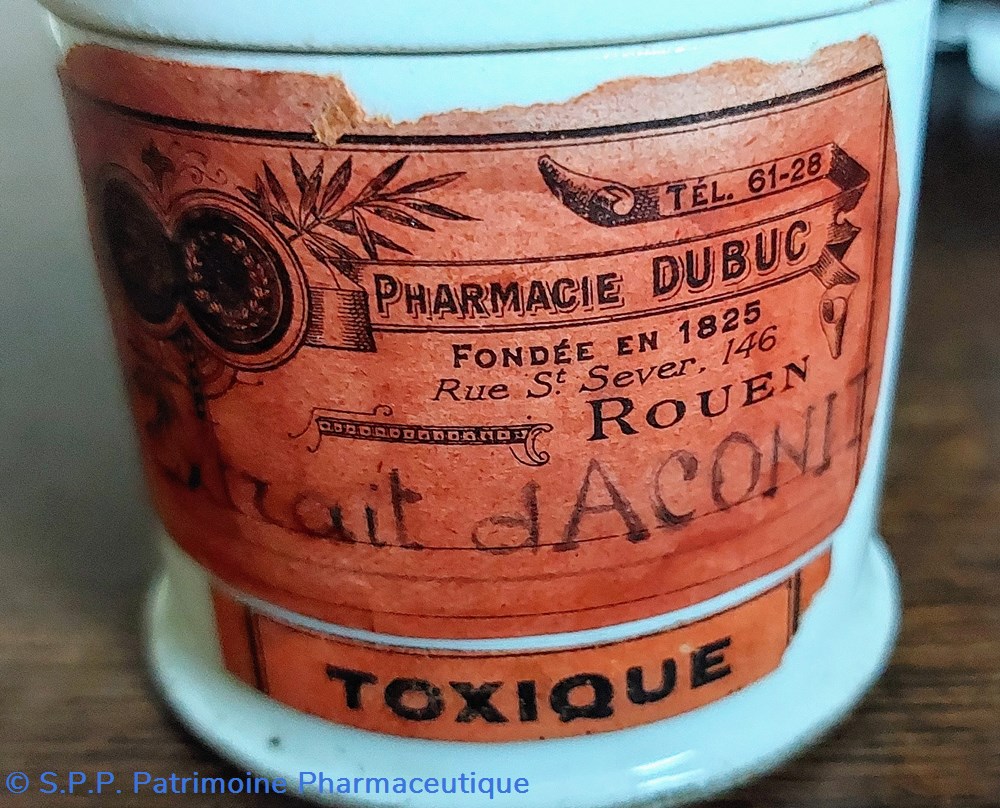 science pharmacie pot a onguent ceramique extrait aconit