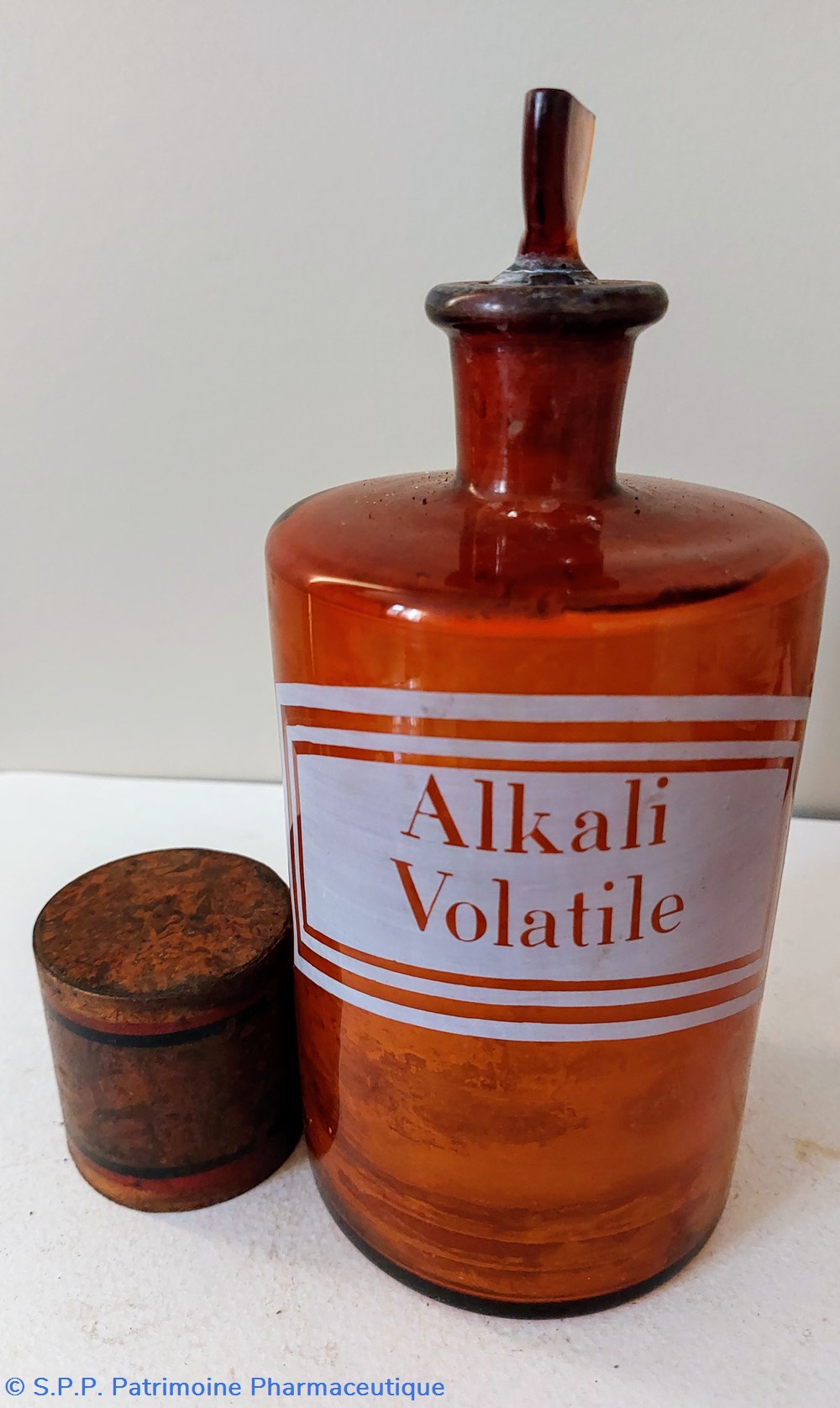 Flacon verre ambré "Alkali Volatile" 3 science pharmacie flacon verre ambre alkali volatile