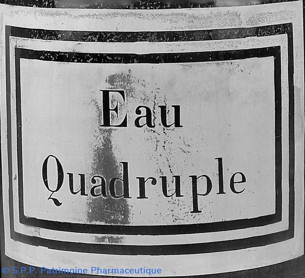 Flacon en verre très grand modèle étiquette blanche Pharmacie RAVASSE 2 science flacon en verre tres grand modele etiquette blanche pharmacie ravasse