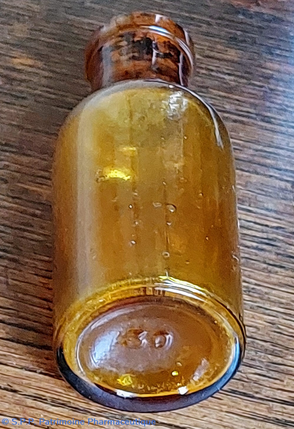 science pharmacie 8 petit flacon cylindrique en verre ambre