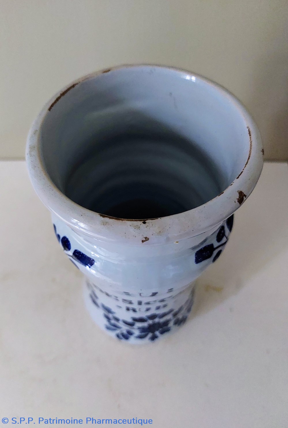 science pharmacie albarello faience u desicat rub decor bleu