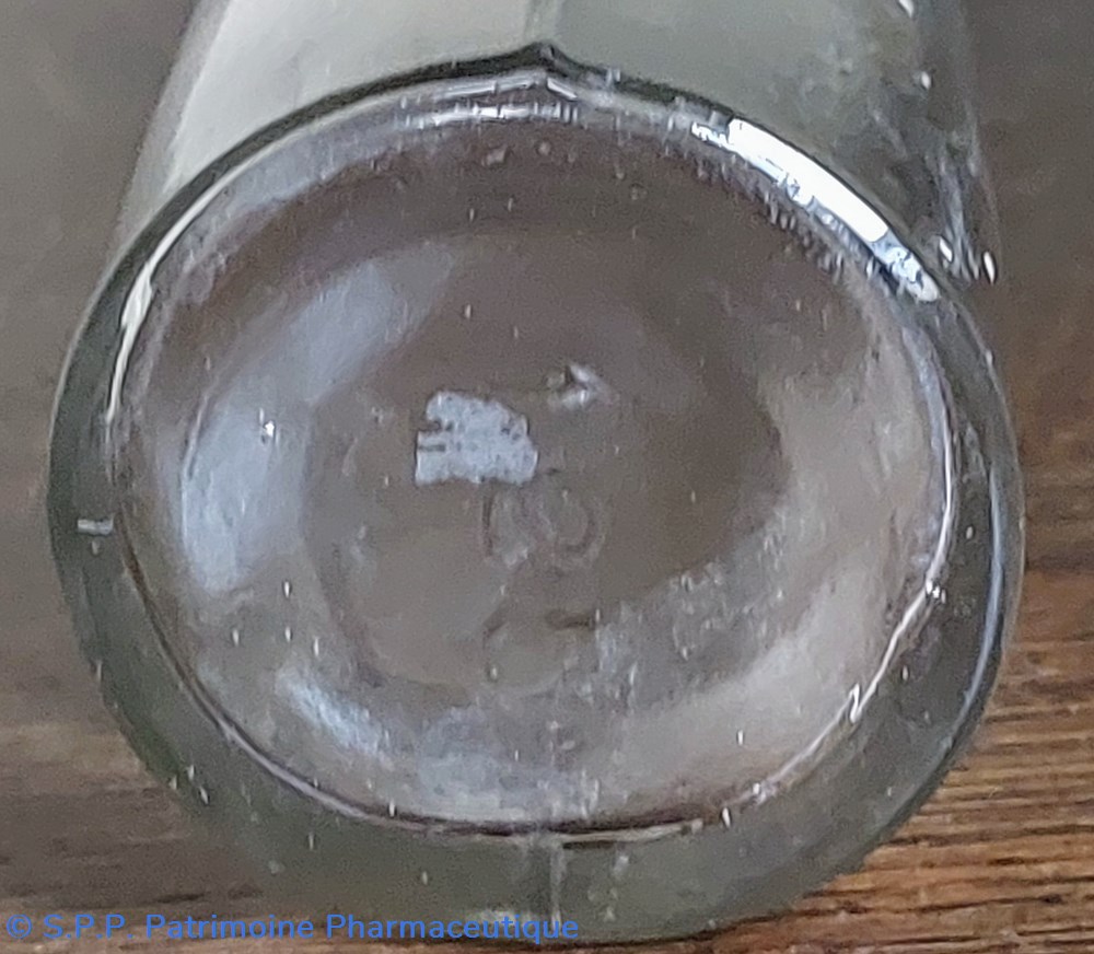 13 - Flacon cylindrique forme bouteille en verre 4 science pharmacie 13 flacon cylindrique forme bouteille en verre