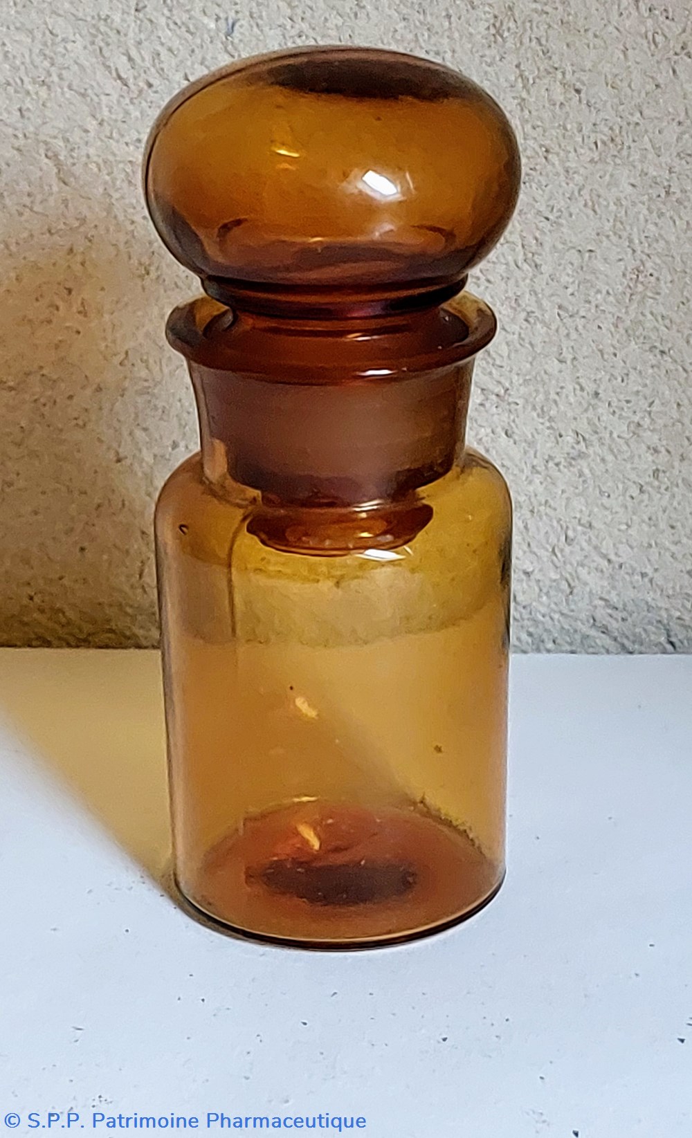 Flacon en verre ambré bouchon sphérique science pharmacie flacon en verre ambre bouchon spherique