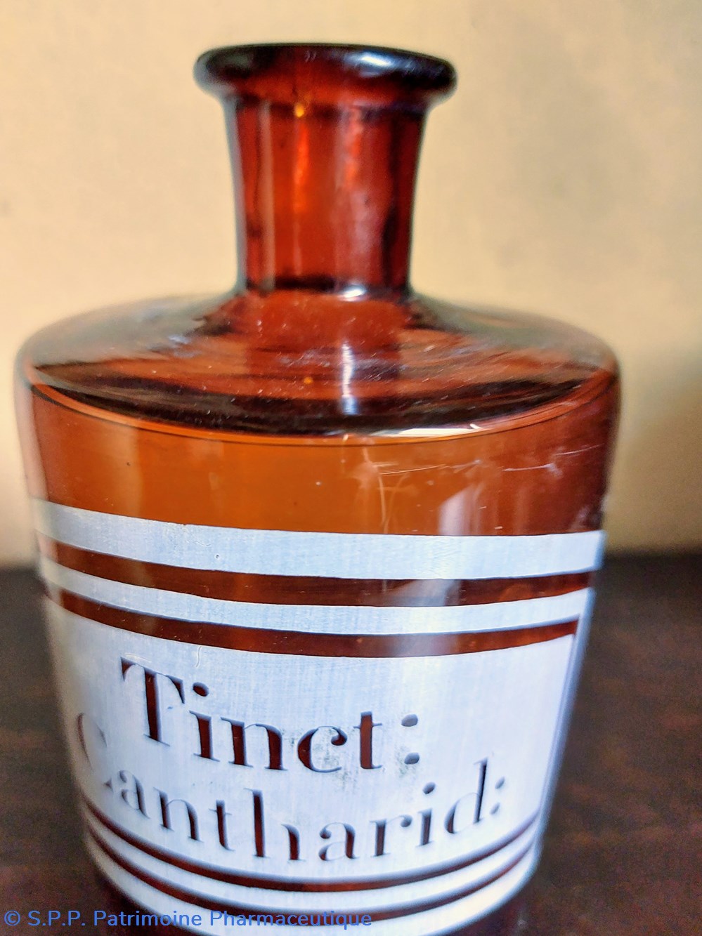 SN - Tinct : Cantharid : Bouteille verre ambré Goulot pm 3 science pharmacie sn tinct cantharid bouteille verre ambre goulot pm