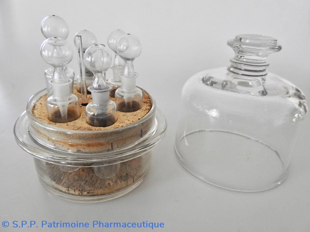 CAVE à Flacons de chimie 2 science pharmacie cave a flacons de chimie