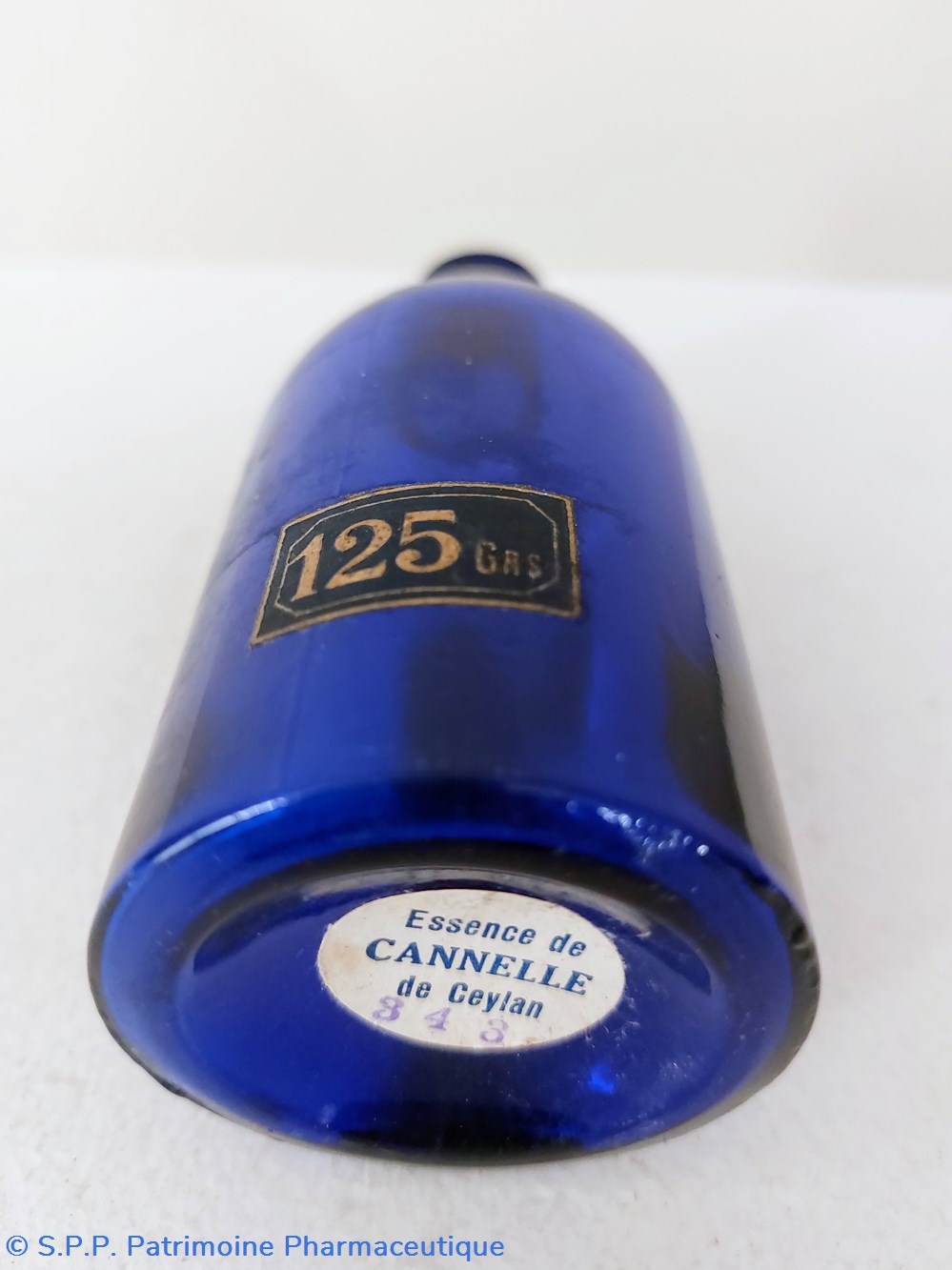 science pharmacie bleu petite bouteille bleue 125 grs essence de cannelle