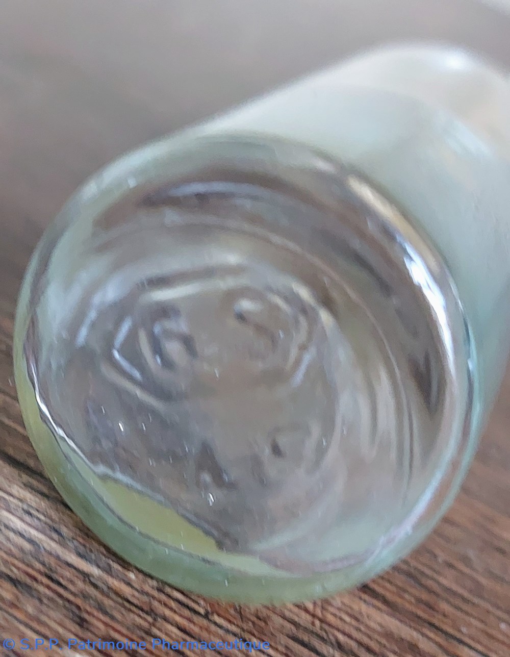 science pharmacie 10 petit flacon cylindrique en verre