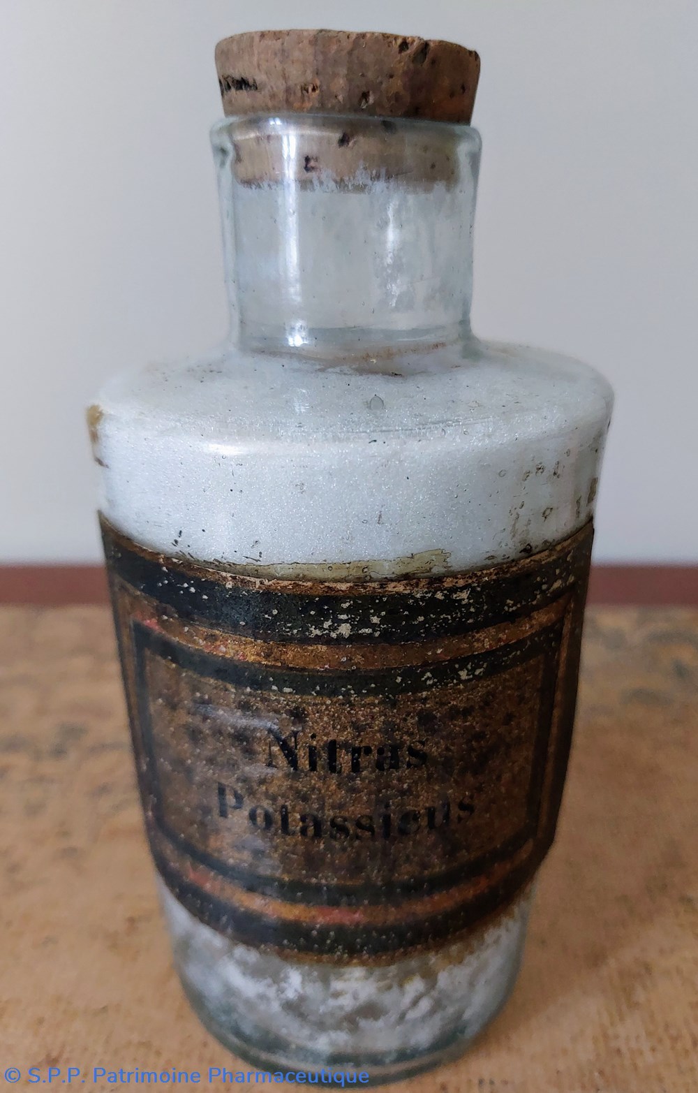 Nitras Potassicus - Petit flacon en verre science pharmacie nitras potassicus petit flacon en verre