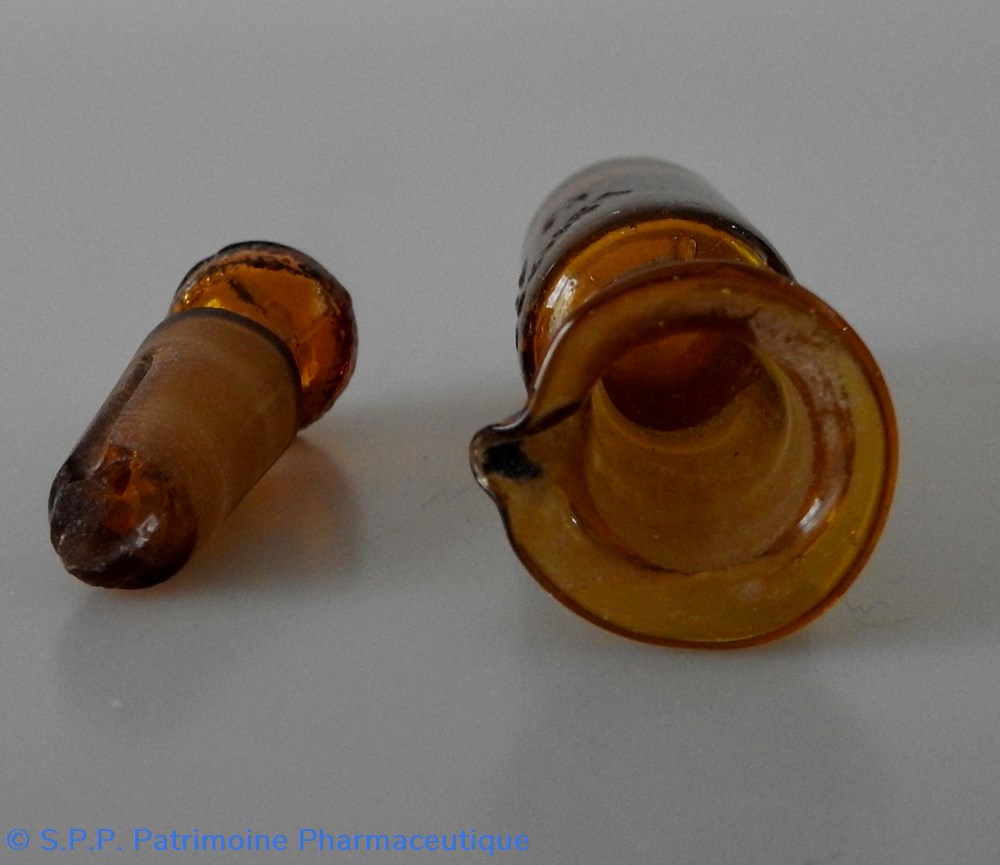 Petit flacon stilligoutte en verre ambré 3 science pharmacie petit flacon stilligoutte en verre ambre