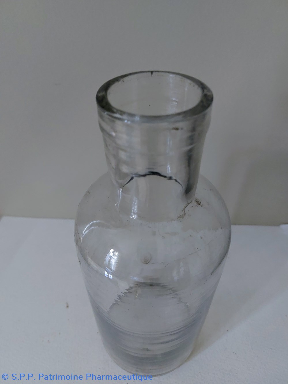 science pharmacie 26 grande bouteille en blanc