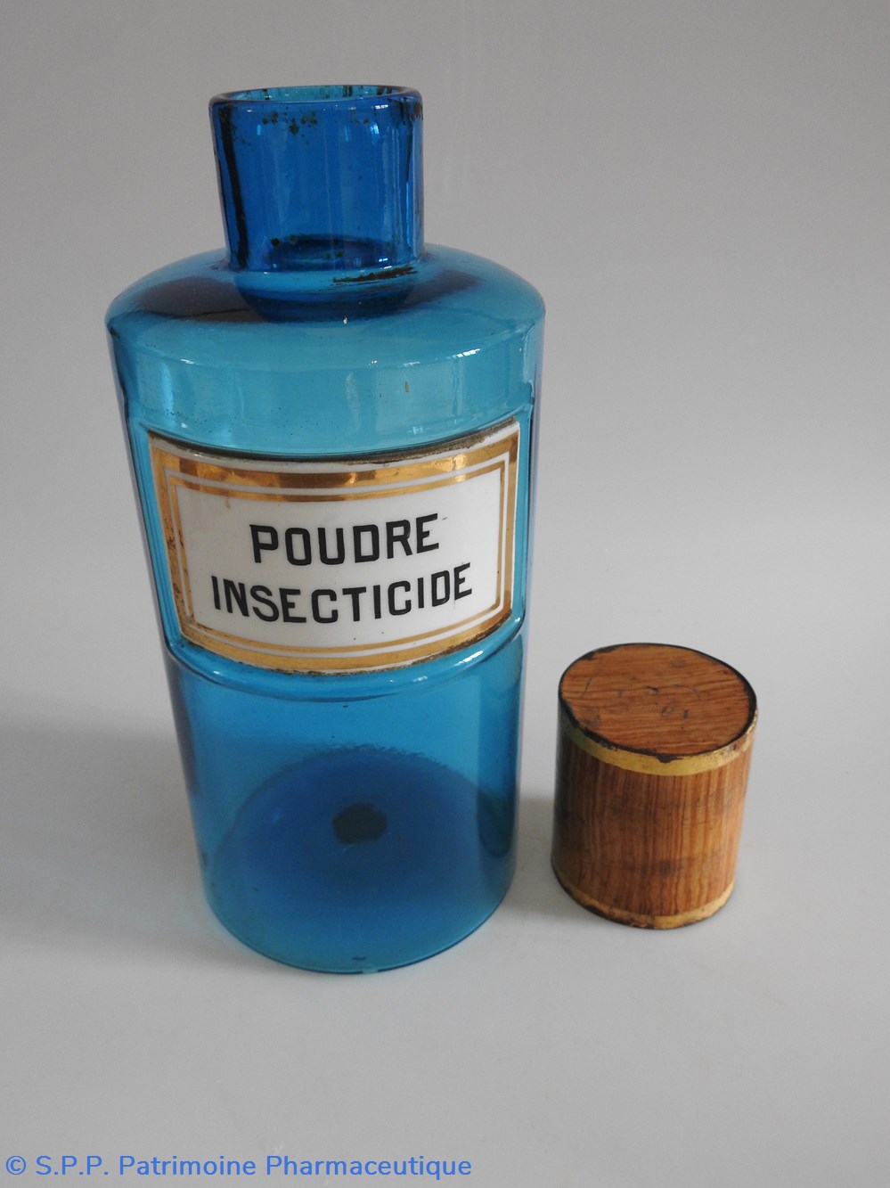 POUDRE INSECTICIDE flacon G.M. 3 science pharmacie poudre insecticide flacon g m