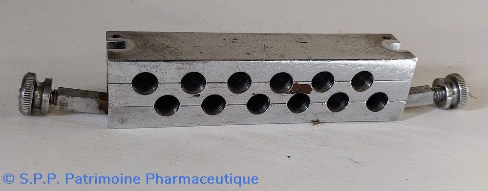 Moules à suppositoires 12 alvéoles MARISOO 5 science pharmacie moules a suppositoires 12 alveoles marisoo