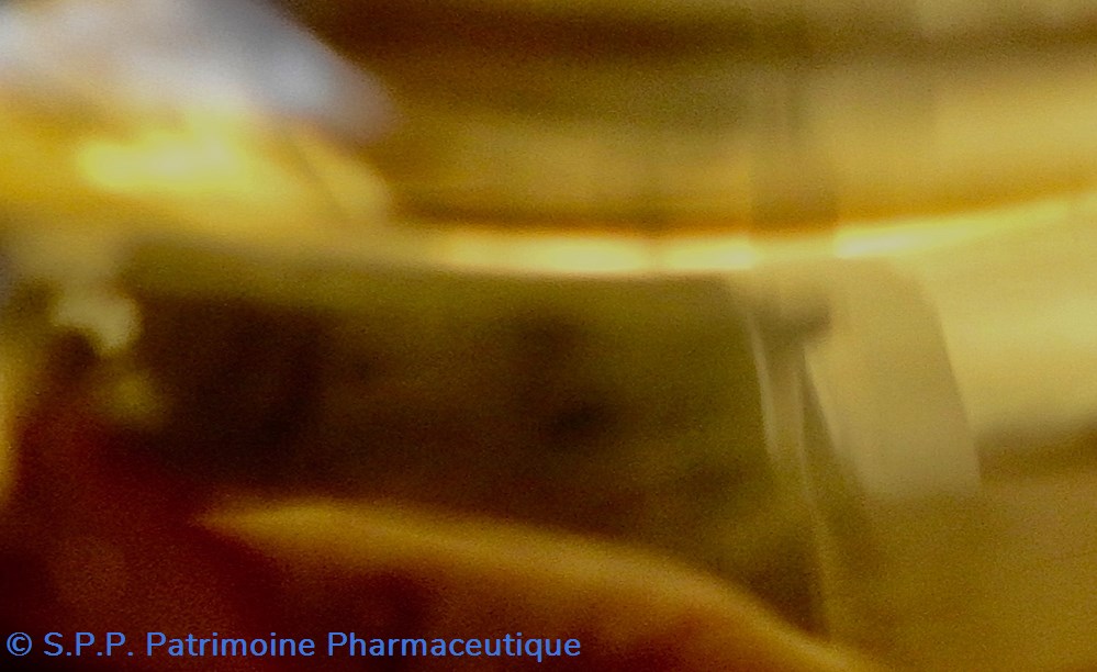 science flacon de pharmacie en verre ambre petit modele a etiquette blanche et rouge