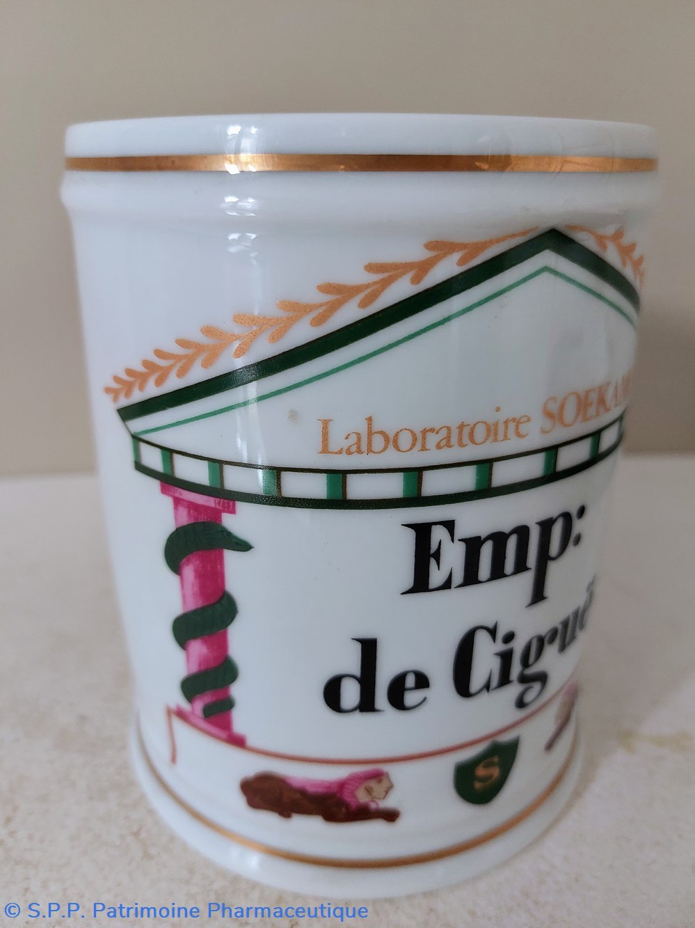 science pharmacie pot a onguent emp de cigue porcelaine