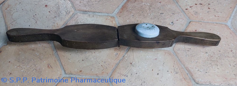 science pharmacie presse manuelle en bois et ceramique