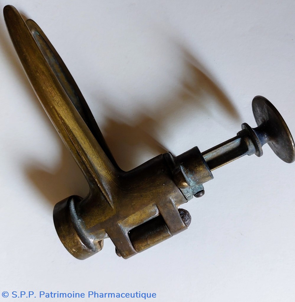Bouchonneuse ou Bouche- bouteilles en laiton science pharmacie bouchonneuse ou bouche bouteilles en laiton