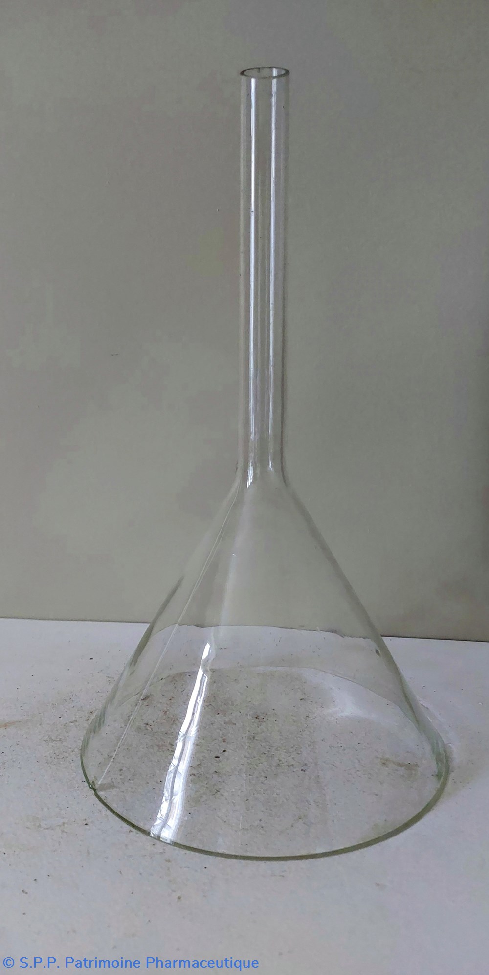 Entonnoir de Pharmacie en verre 33 cm science entonnoir de pharmacie en verre 33 cm