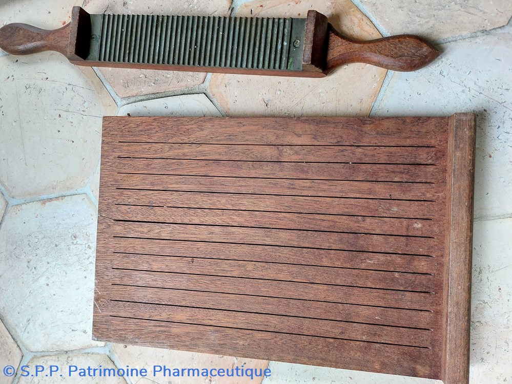 Pilulier ancien en bois et laiton 6 science pharmacie pilulier ancien en bois et laiton
