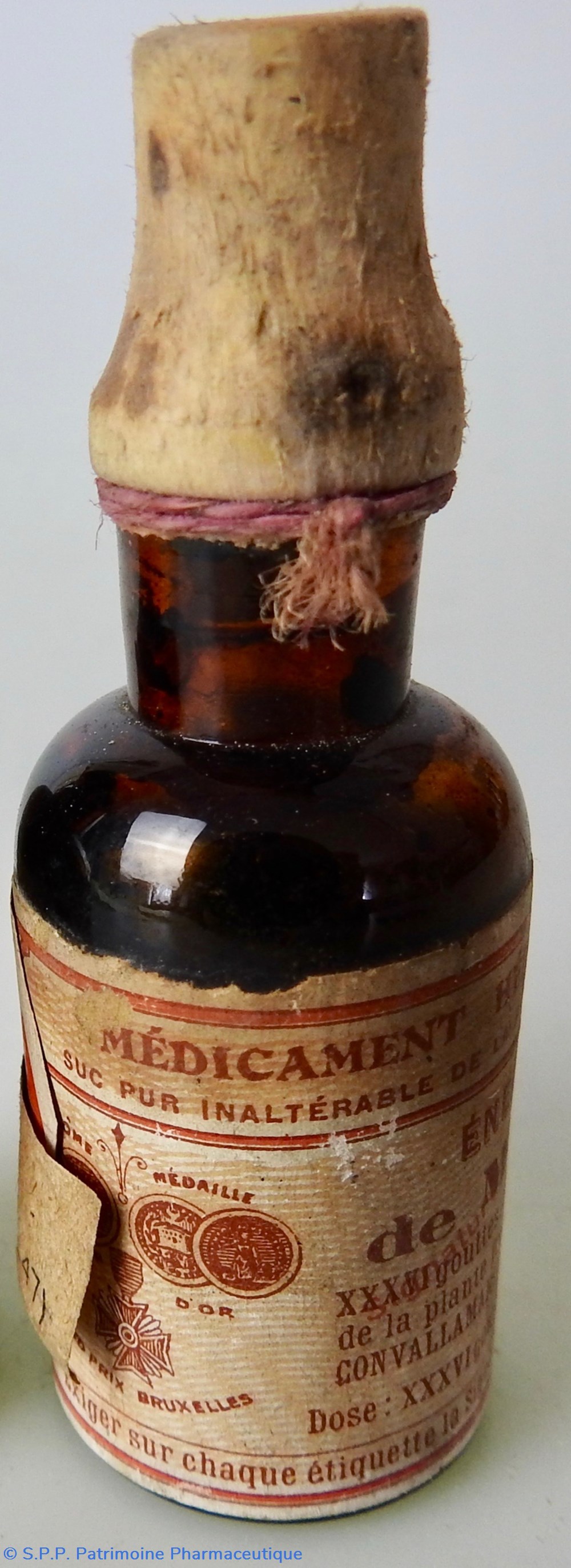 MÉDICAMENT HÉROÏQUE - Energetene de muguet - lot de 2 flacons 6 science pharmacie medicament heroique energetene de muguet lot de 2 flacons