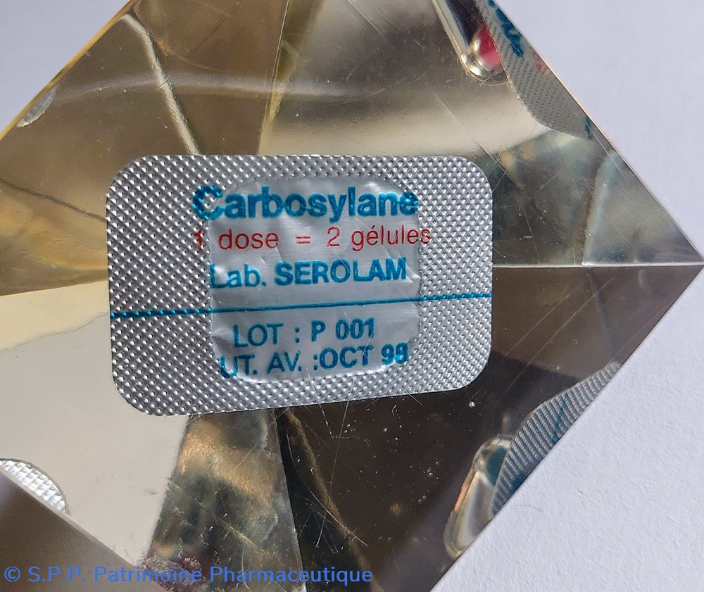 CARBOSYLANE - Pyramide presse - papier 4 objets publicitaires carbosylane pyramide presse papier
