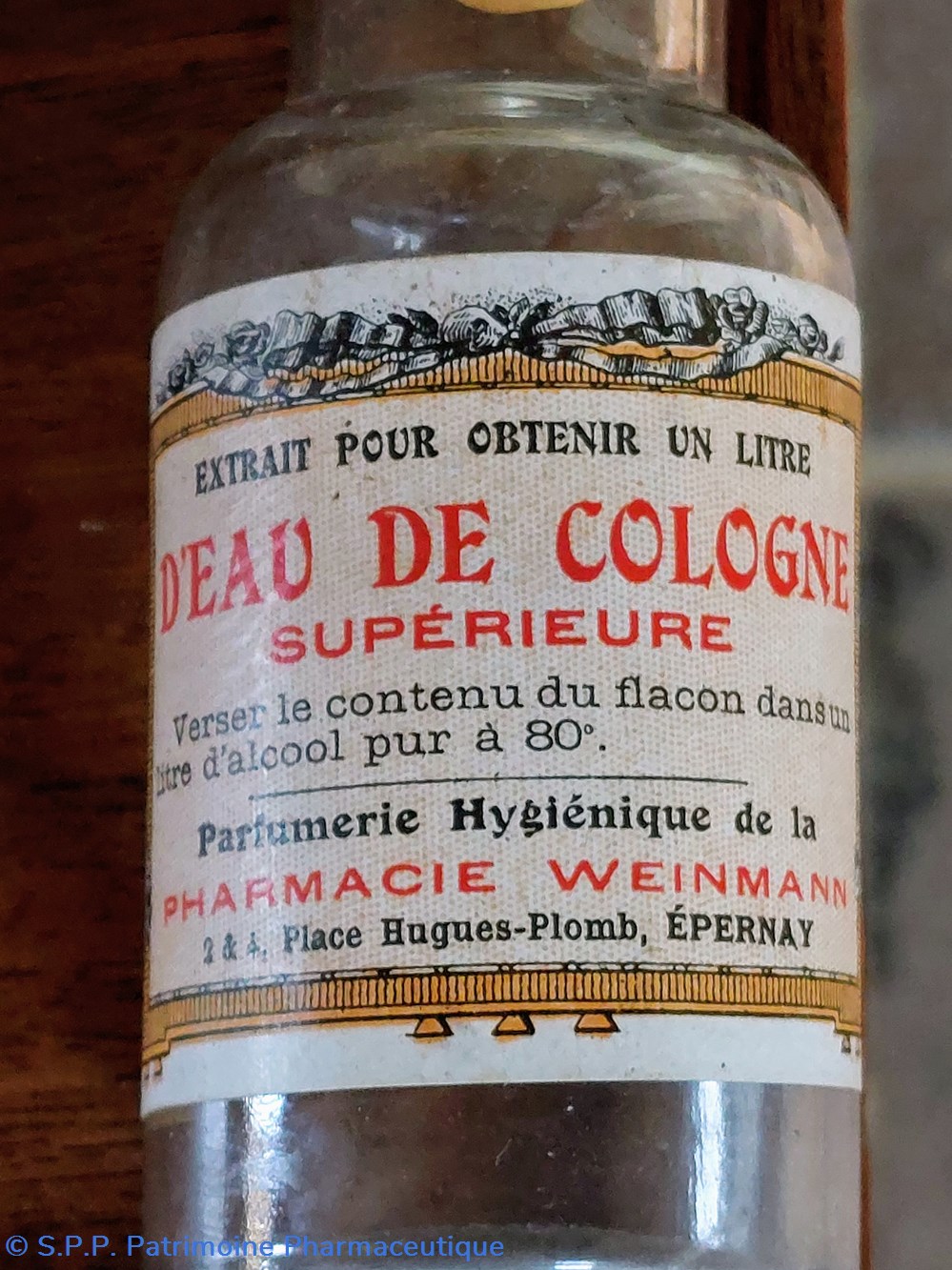 Extrait d' EAU DE COLOGNE / Flacon 2 science pharmacie extrait eau de cologne flacon