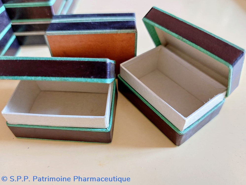 Boîtes BRESSAND / Pilules Antinevralgiques 3 science pharmacie boites bressand pilules antinevralgiques