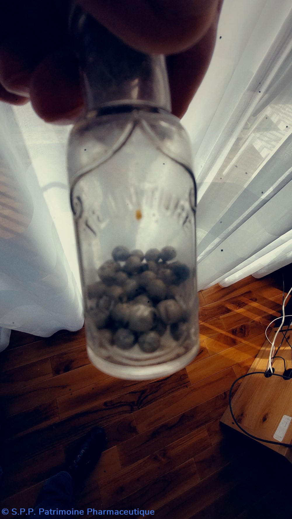 science pharmacie pillules argentees