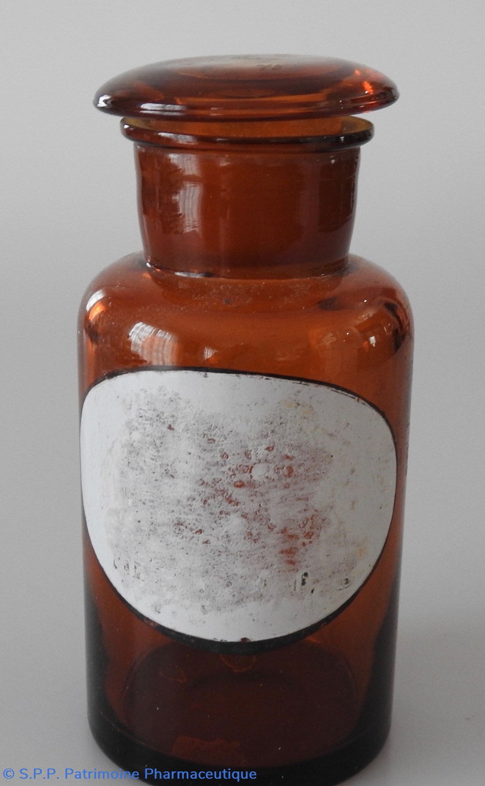 Flacon de pharmacie en verre ambré à goulot large avec étiquette sans inscription science flacon de pharmacie en verre ambre a goulot large avec etiquette sans inscription
