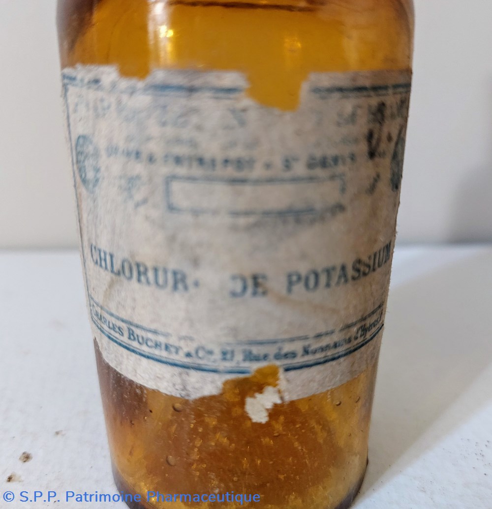 Chlorure de Potassium / Flacon verre ambré 11.5 cm 4 science pharmacie chlorure de potassium flacon verre ambre 11 5 cm