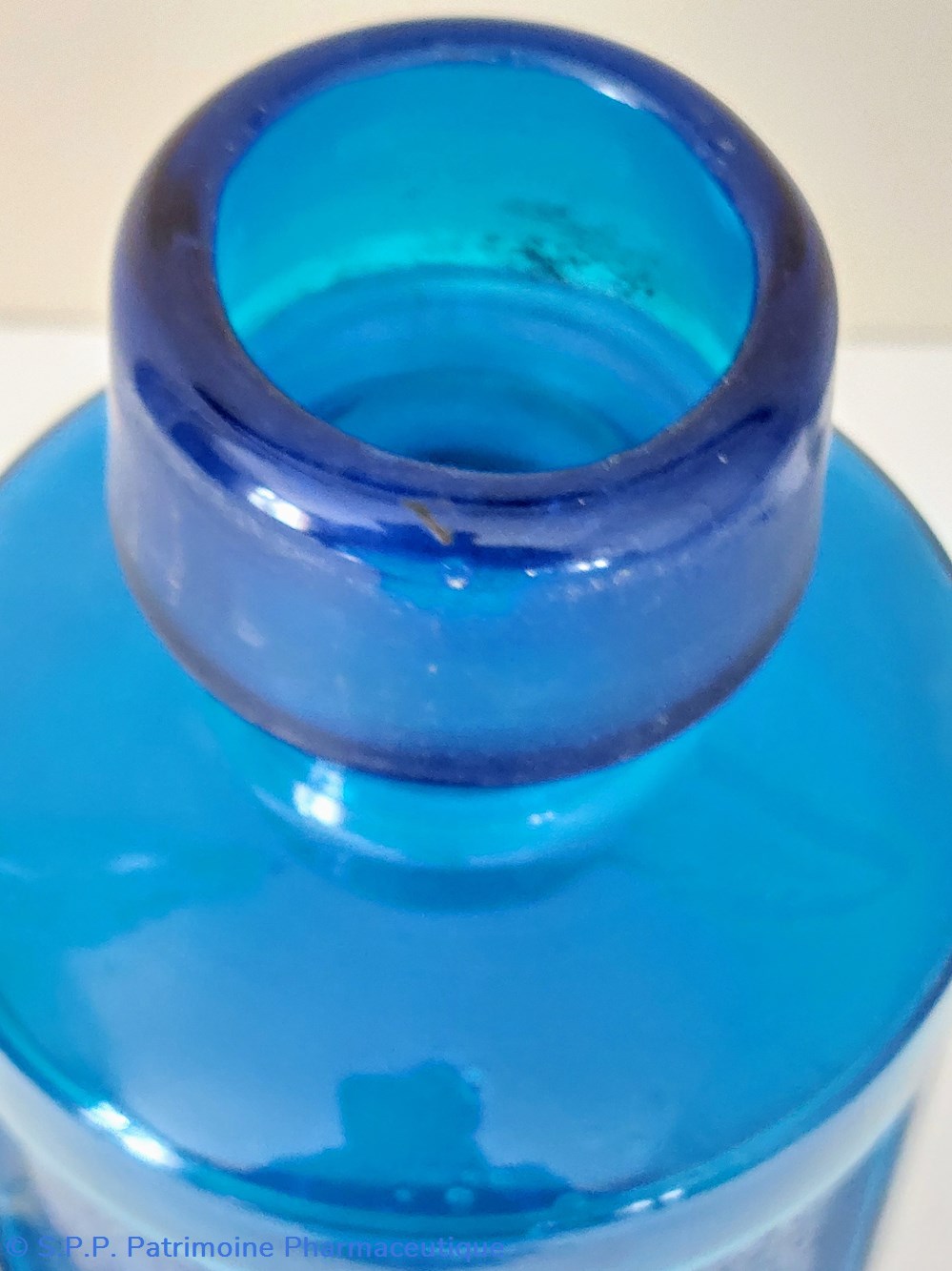 Bleu / Flacon en verre bleu outre - mer 22.5 cm 4 science pharmacie bleu flacon en verre bleu outre mer 22 5 cm