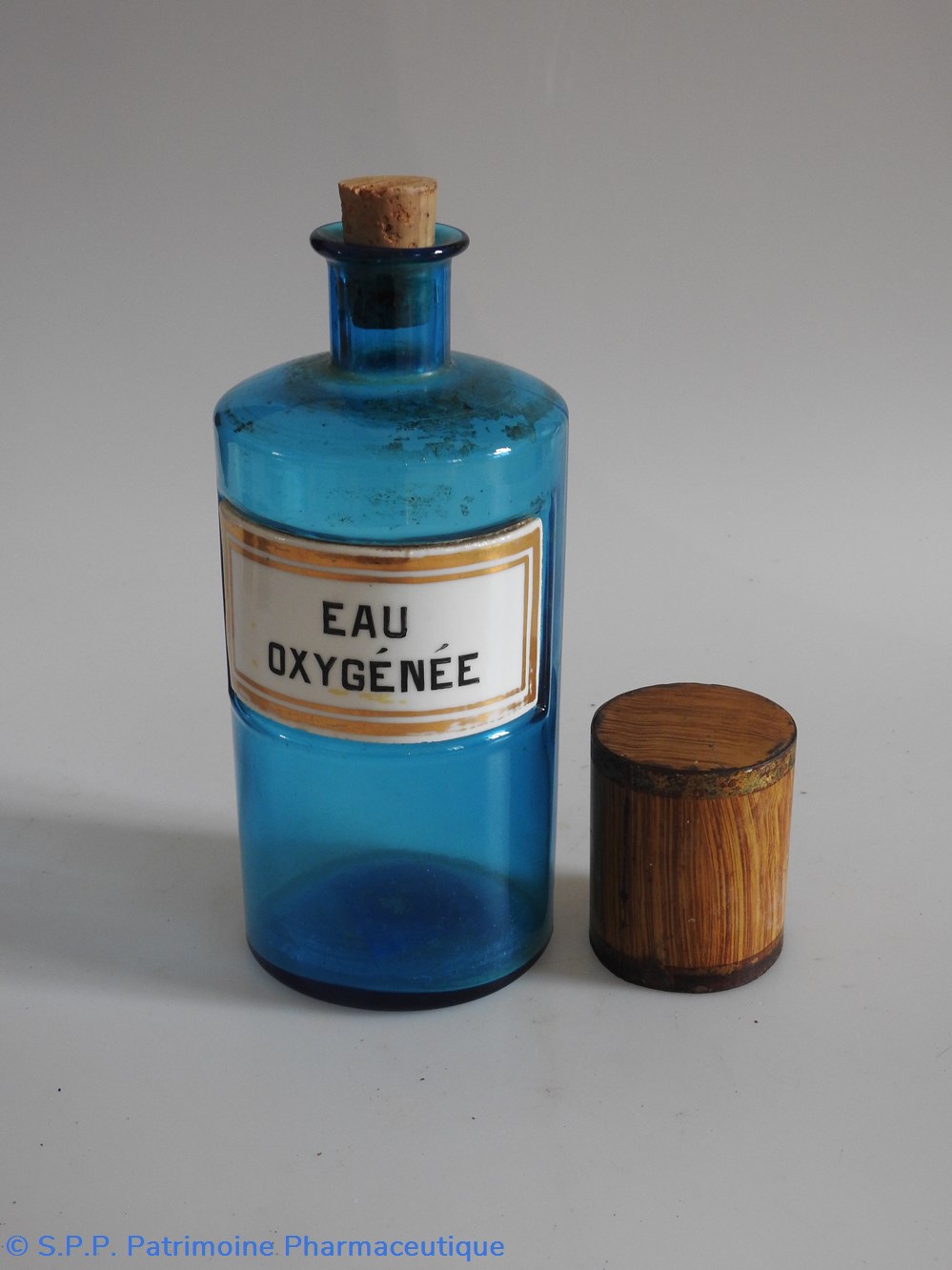 EAU OXYGÉNÉE flacon G.M. 3 science pharmacie eau oxygenee flacon g m