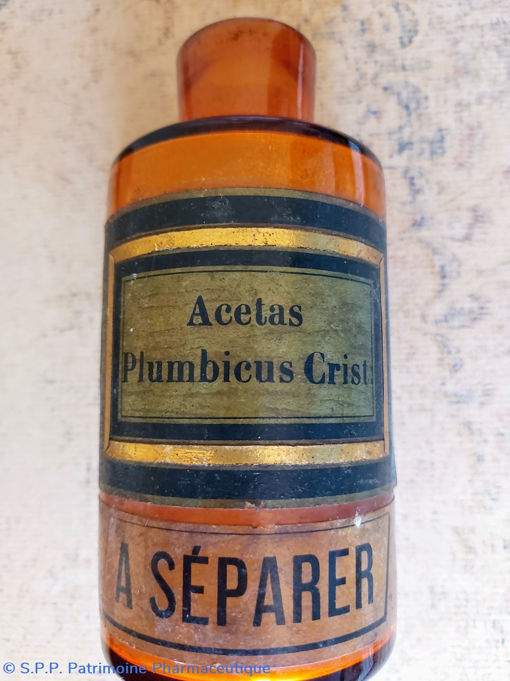 Flacon en verre ambré "Acetas Plumbicus Crist : " - " Acetas Plumbic : " 3 science pharmacie flacon en verre ambre acetas plumbicus crist acetas plumbic