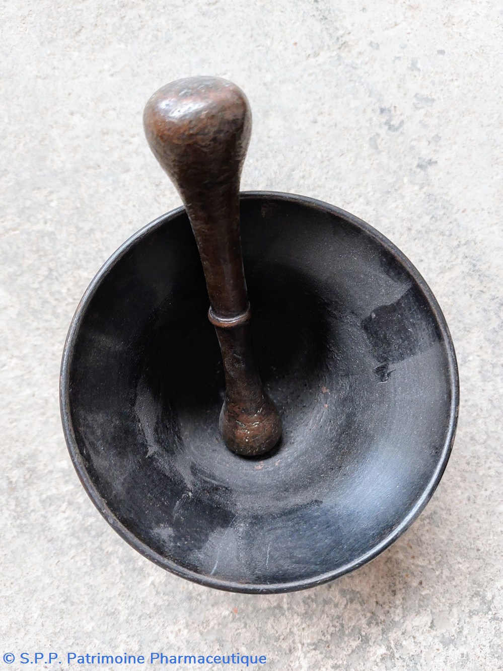 science pharmacie mortier en fonte avec pilon