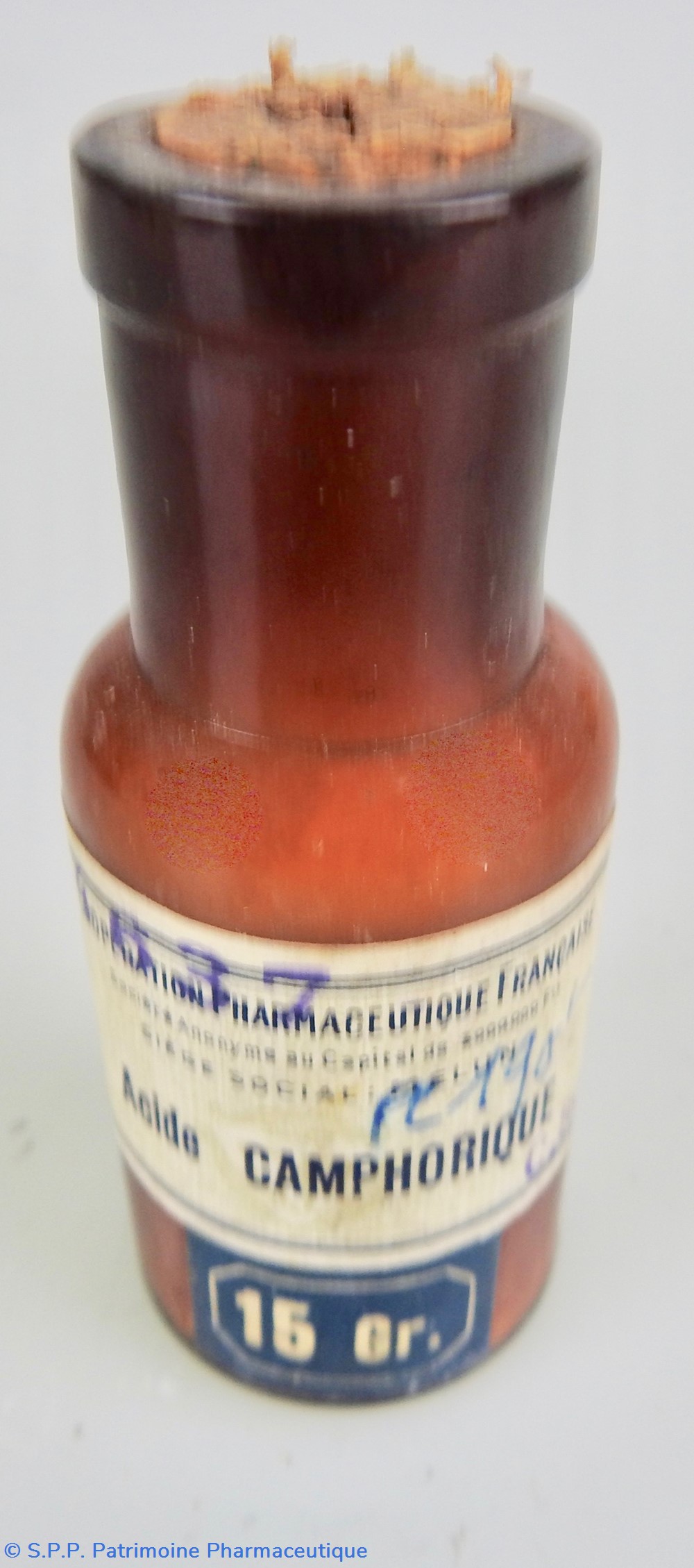 science pharmacie acide camphorique
