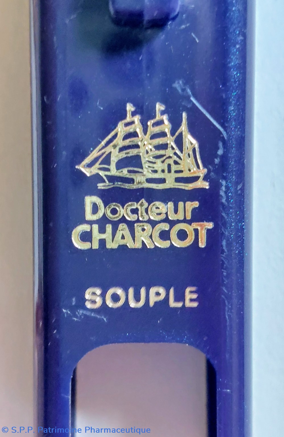 Dr CHARCOT / Brosse à dents de voyage 2 objets publicitaires dr charcot brosse a dents de voyage