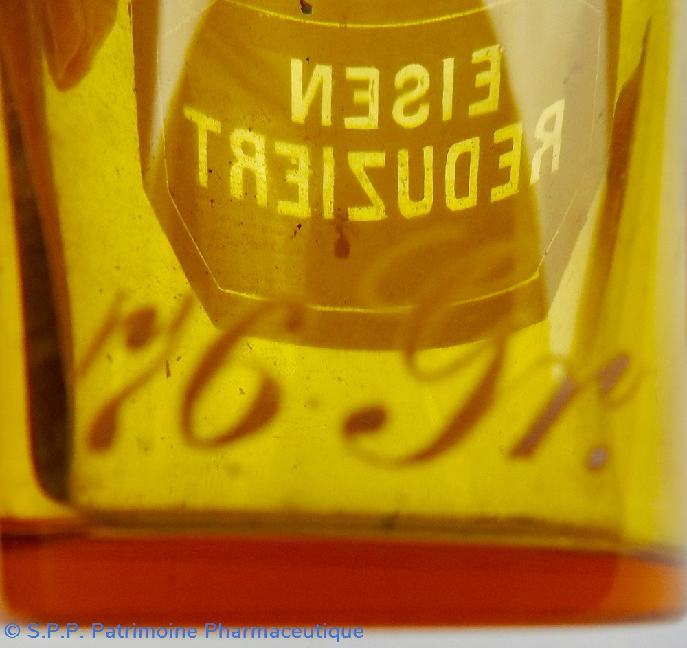 Flacon de pharmacie en verre ambré très petit modèle à étiquette blanche et lettres transparentes 5 science flacon de pharmacie en verre ambre tres petit modele a etiquette blanche et lettres transparentes