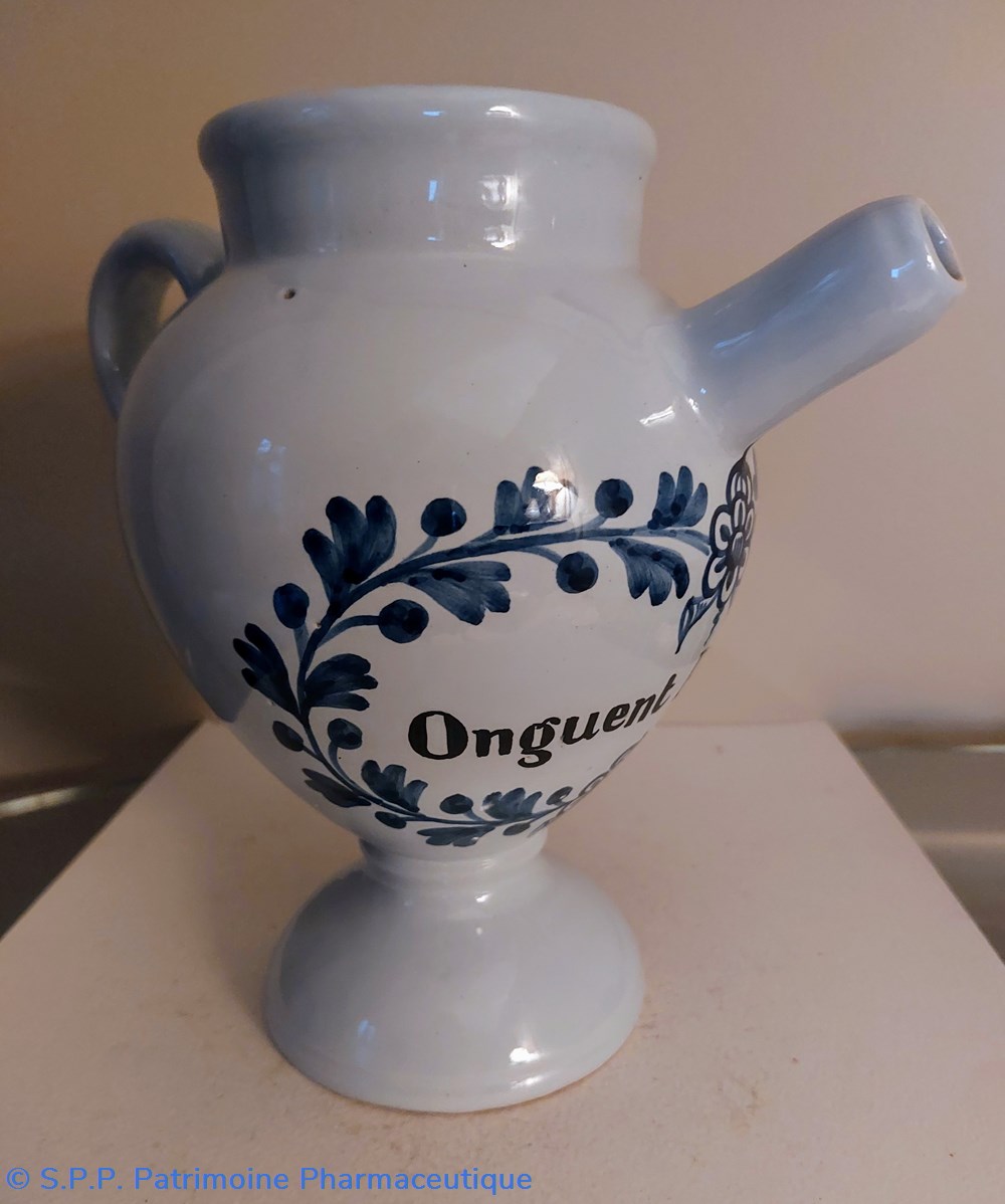science pharmacie chevrette a decor bleu onguent populeum