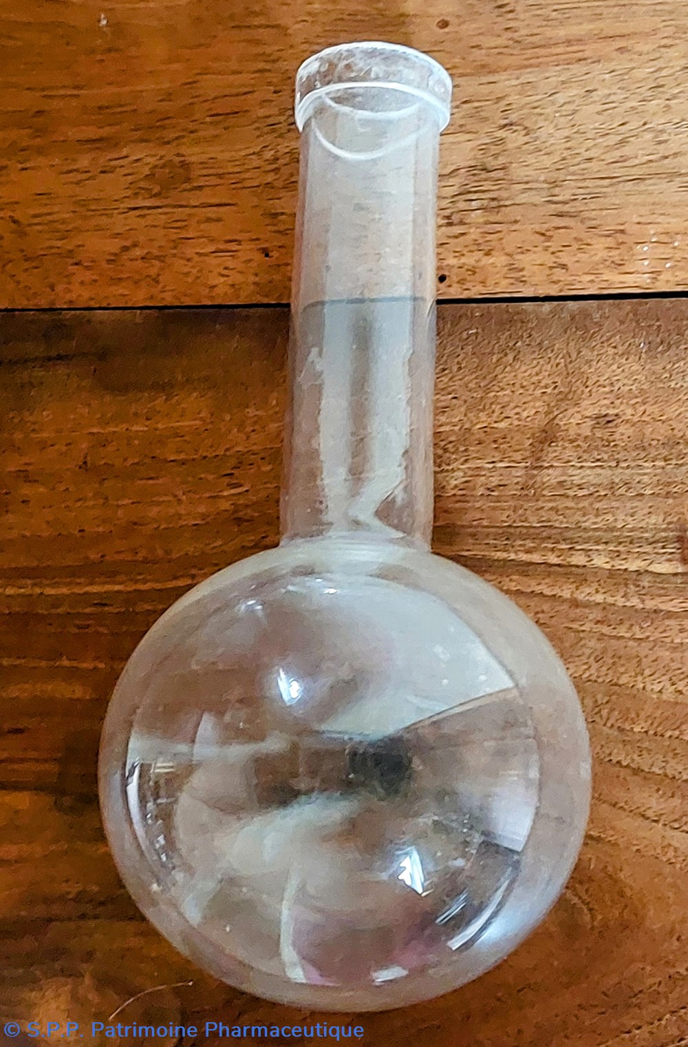 Ballon de laboratoire en verre à fond rond 2 science pharmacie ballon de laboratoire en verre a fond rond