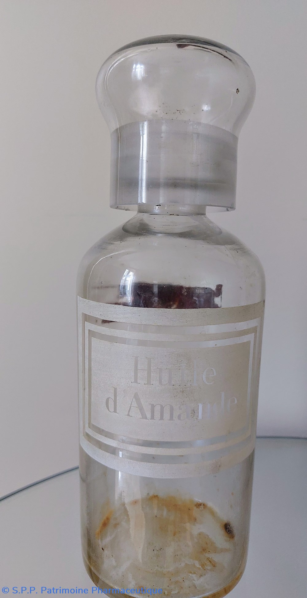 Flacon à bec verseur amovible "N4" verre incolore science pharmacie flacon a bec verseur amovible n4 verre incolore