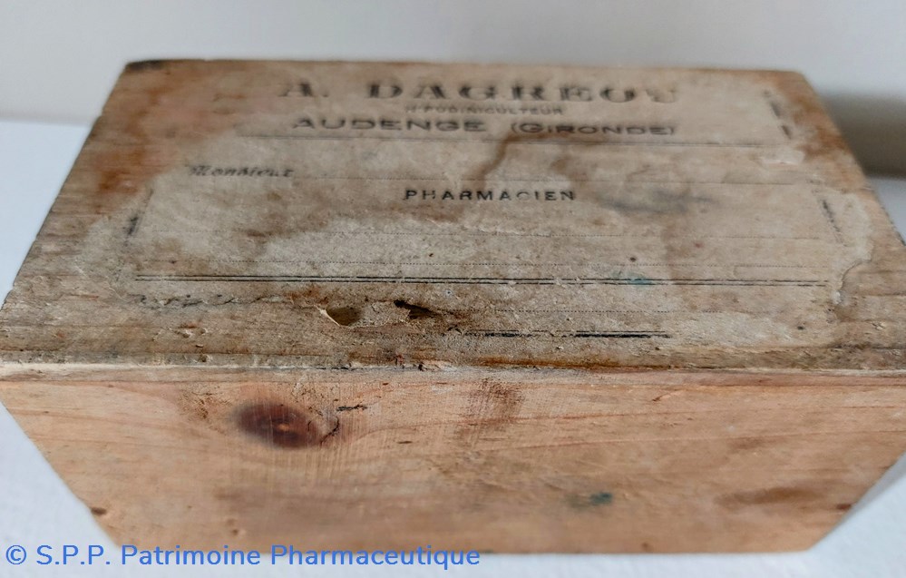 HIRUDINICULTURE coffret de sangsues 4 science pharmacie hirudiniculture coffret de sangsues