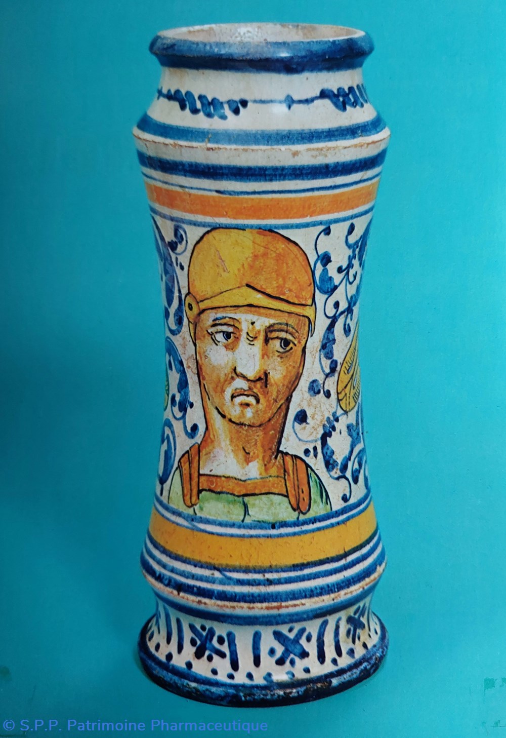 science roussel n 45 pot de pharmacie faience de rouen 1548