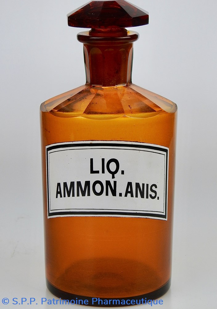 Flacon de pharmacie en verre ambré moyen modèle à étiquette blanche et noire science flacon de pharmacie en verre ambre moyen modele a etiquette blanche et noire