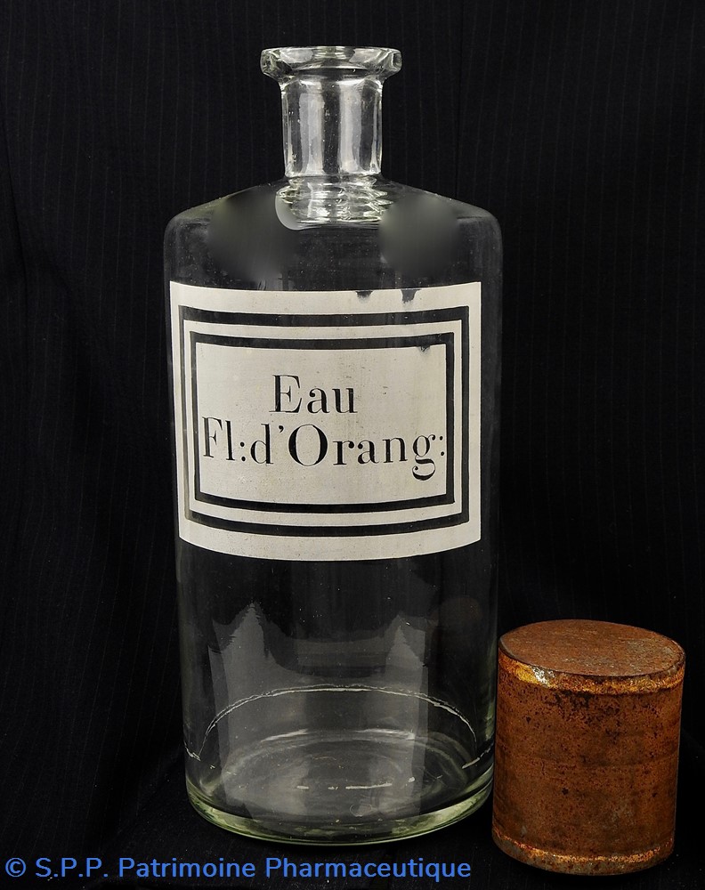 Flacon en verre très grand modèle étiquette blanche Pharmacie RAVASSE 3 science flacon en verre tres grand modele etiquette blanche pharmacie ravasse