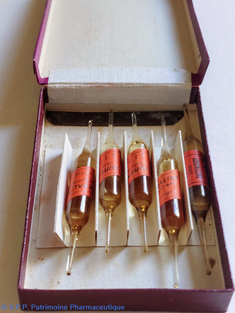science pharmacie pochette medicinale urgence ampoules