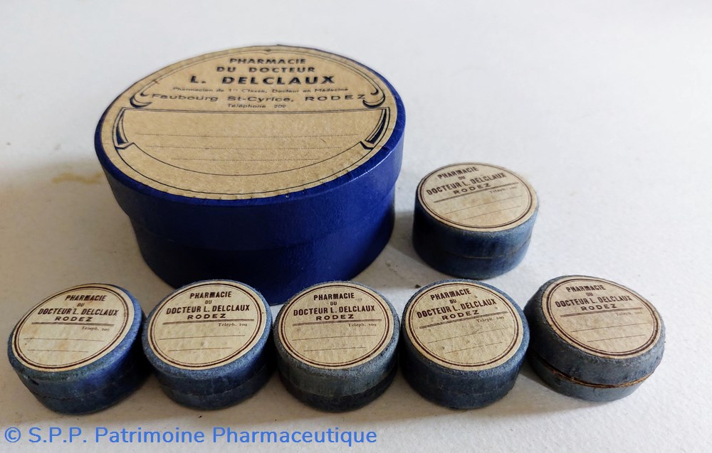 science pharmacie lot de 7 boites vides phie l delclaux
