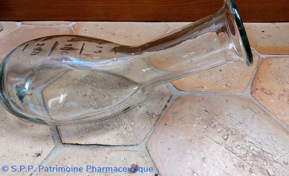 Urinal en verre gradué 250 / 750 3 science pharmacie urinal en verre gradue 250 750