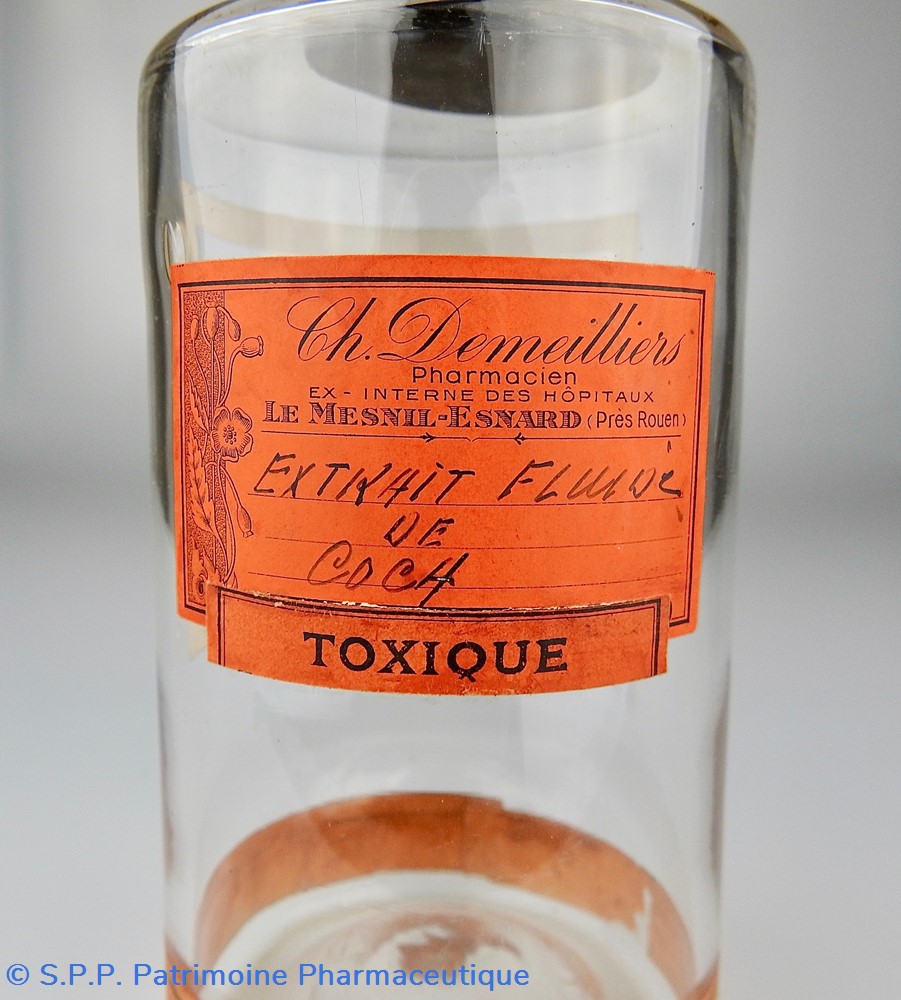 Flacon en verre petit modèle étiquette blanche Pharmacie RAVASSE 4 science flacon en verre petit modele etiquette blanche pharmacie ravasse
