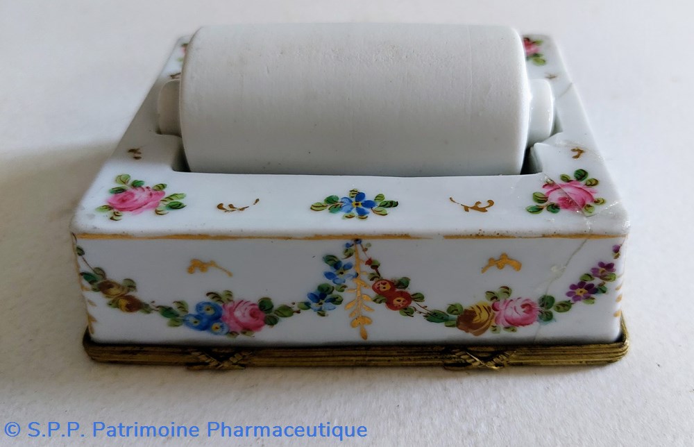 ETIQUETEUSE MANUELLE en porcelaine 6 science pharmacie etiqueteuse manuelle en porcelaine