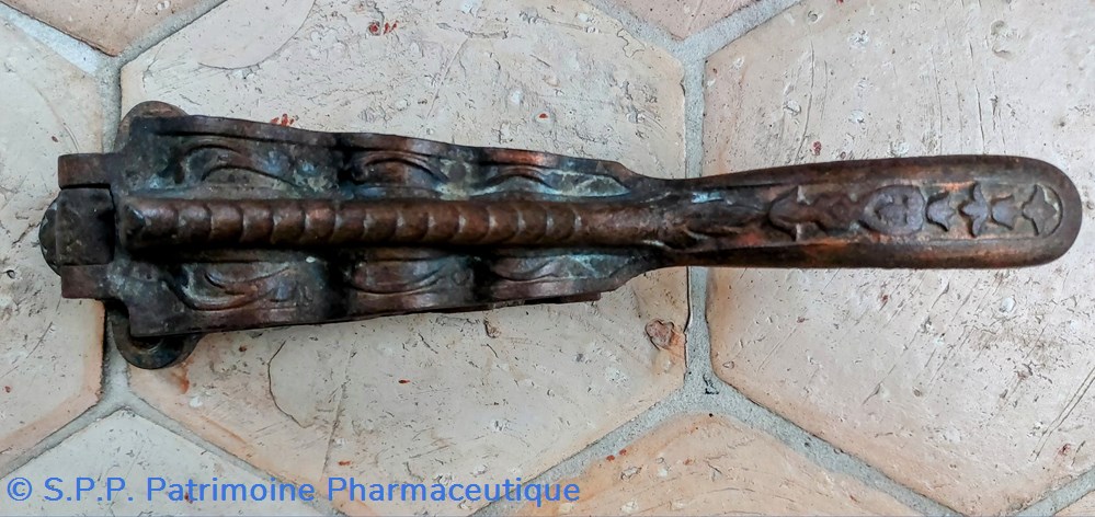 science pharmacie mache bouchons marque cf